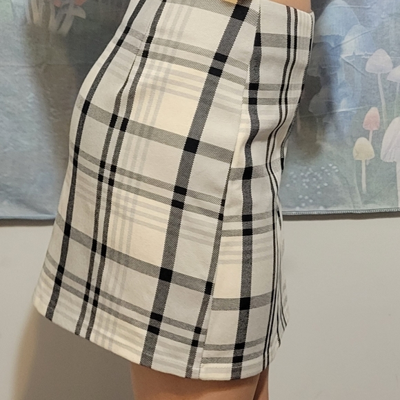 Forever 21 Plaid Skirt Size S Top Side Zip Bottom Side Slit Straight - Picture 4 of 5